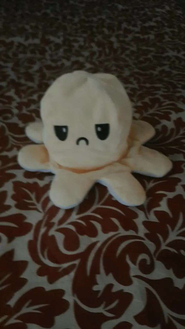 Un pulpo con gorro del chavo