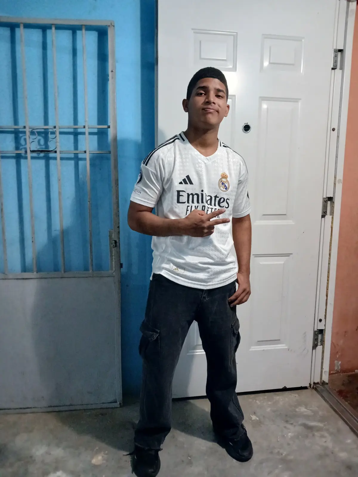 Estar en Hollywood sentado viendo el atardecer caer un atardecer hermoso con una bella chica