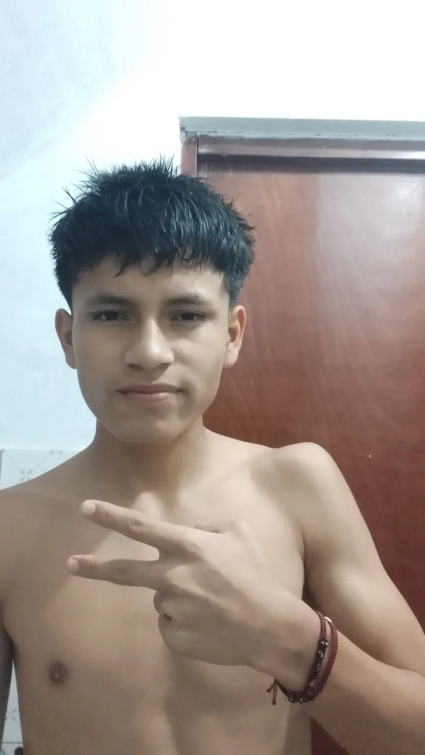 branca e preta; tons de pele naturais, 
liuminação suave de céu nublado,
sombras realistas, nitidez orgânica;
remover qualquer texto ou ícones de 
app e manter visual limpo; inserir a 
marca d'água