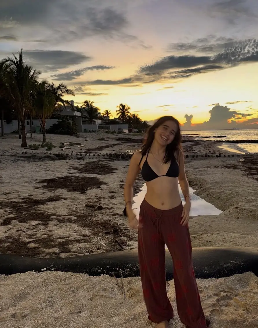 Playa, atardecer, buena iluminación, cielo, chica